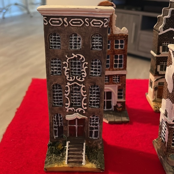 Lot of 7 Vintage K’s Collection Decorative Ceramic Township-High Rise Buildings - Picture 4 of 9